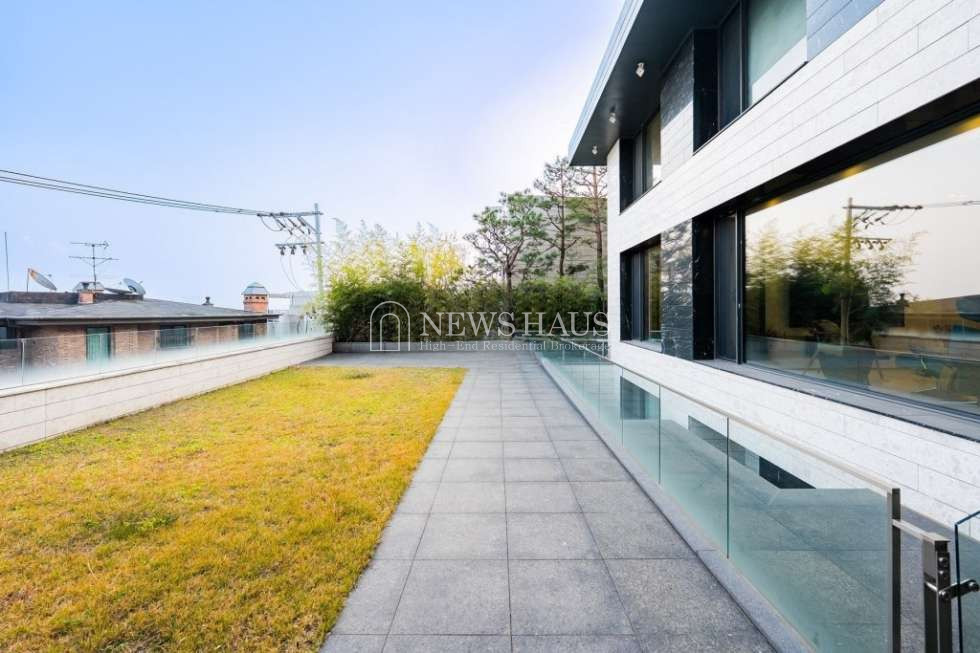 서울 용산구 한남동 한남동 유엔빌리지 채광풍부 탁트인전망 프라이빗정원 전세 매물번호 10056 사진 1